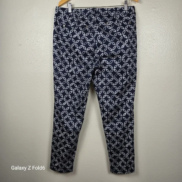 Michael Michael Kors Women’s Pants Size 12 Navy White Geometric Print Ankle Slim - Picture 2 of 7